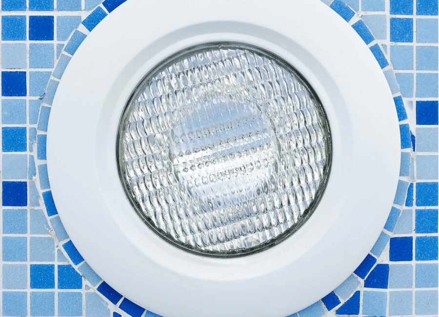 Đèn âm nước loại nào tốt Đèn led hay đèn halogen