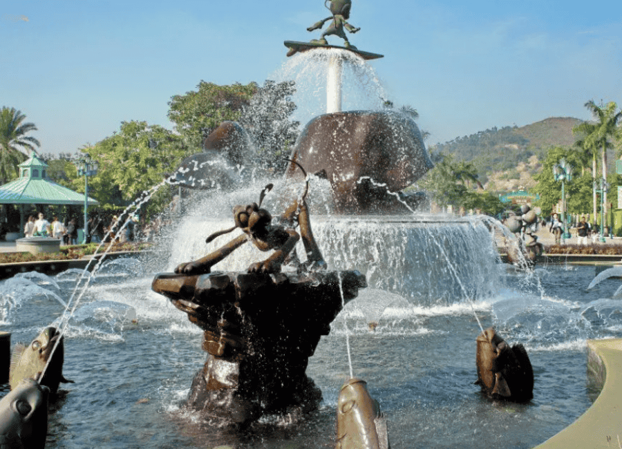 Check in cùng đài phun nước trong khu nghỉ dưỡng